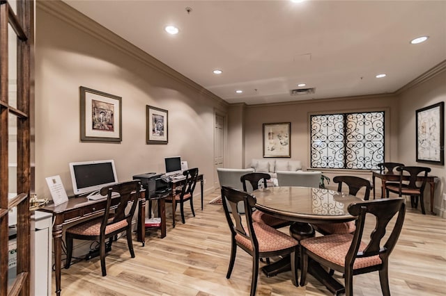 dining area featuring recessed lighting, visible vents, light wood-style floors, and ornamental molding