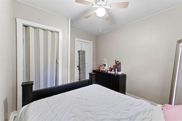 bedroom featuring ceiling fan