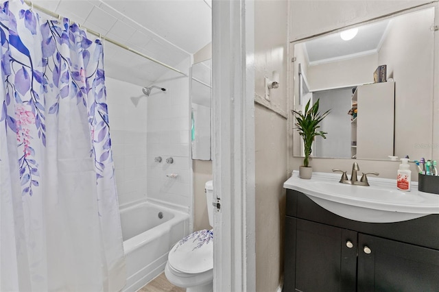 full bathroom featuring shower / bath combo with shower curtain, toilet, ornamental molding, and vanity