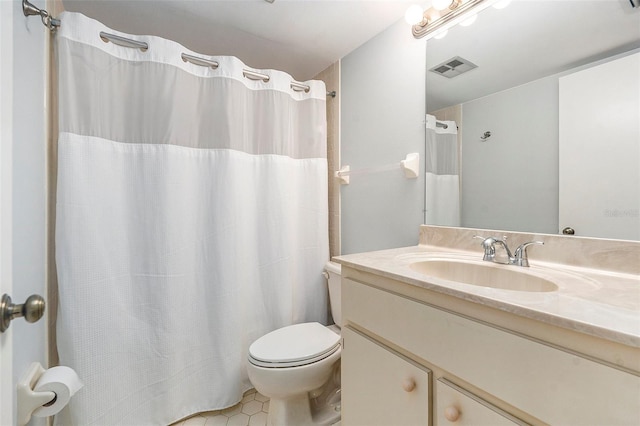 bathroom featuring vanity, visible vents, tile patterned flooring, curtained shower, and toilet