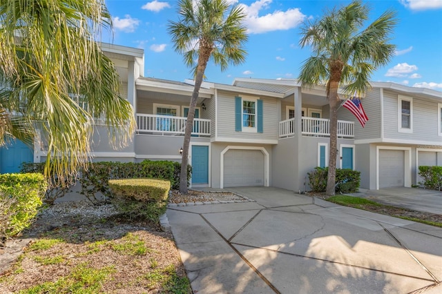 view of front of house featuring stucco siding, an attached garage, and concrete driveway