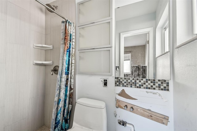 2451 Baywood Dr W, Dunedin, FL 34698 - full bath featuring a tile shower and toilet