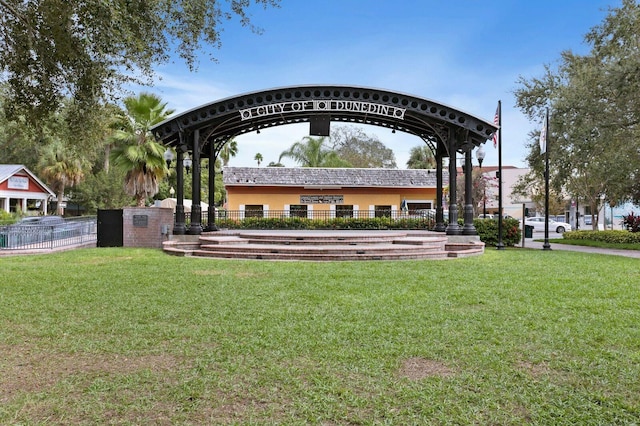 2451 Baywood Dr W, Dunedin, FL 34698 - surrounding community featuring a lawn and fence