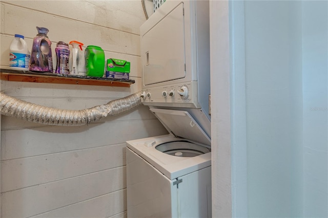 laundry room featuring laundry area and stacked washing maching and dryer