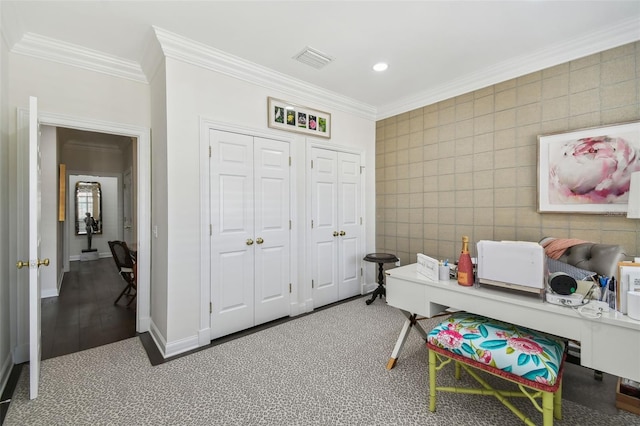 office with baseboards, visible vents, carpet floors, recessed lighting, and ornamental molding