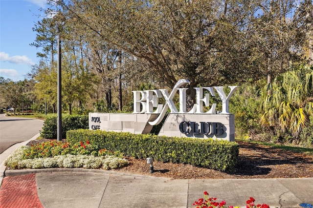 view of community / neighborhood sign