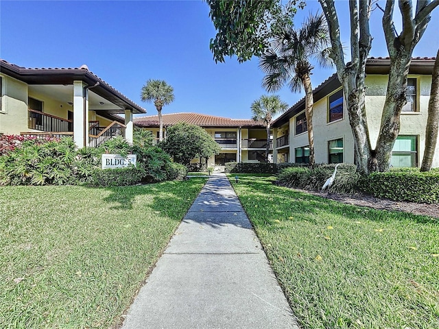 view of home's community featuring a lawn