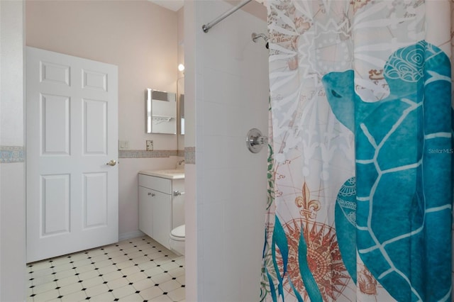 full bath featuring curtained shower and vanity