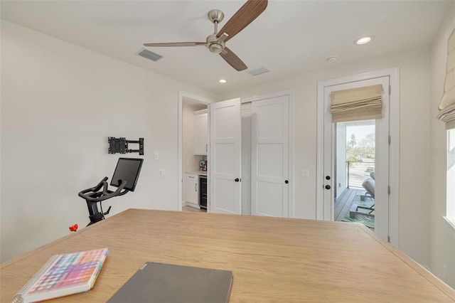 exercise area with wine cooler, visible vents, recessed lighting, and a ceiling fan