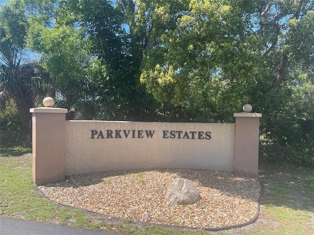 view of community / neighborhood sign