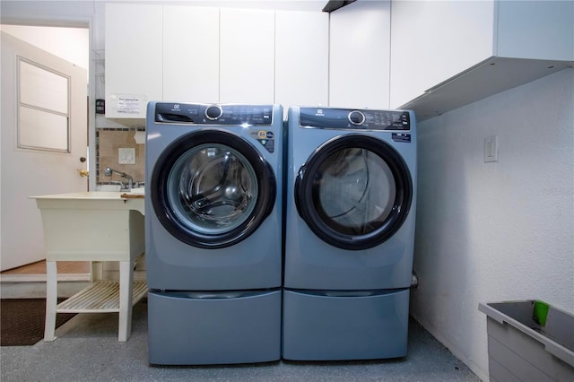 laundry area with laundry area and washer and clothes dryer