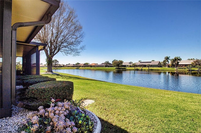 view of yard featuring a water view