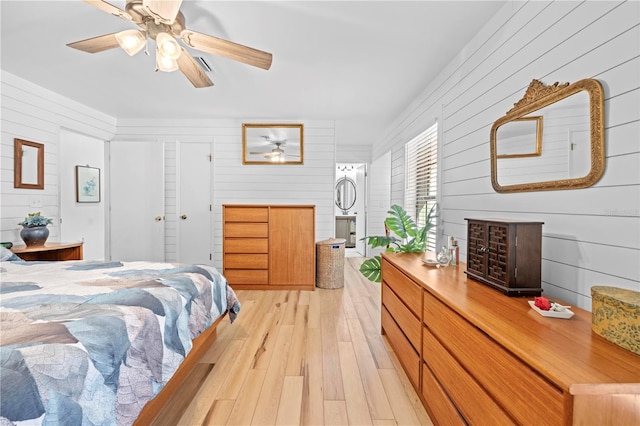 bedroom featuring light wood-style flooring, visible vents, and ceiling fan