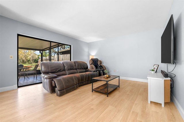 living area featuring light wood-style flooring and baseboards