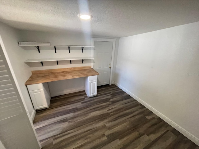 645 38th Ave S, Saint Petersburg, FL 33705 - unfurnished office with dark wood-type flooring, baseboards, and a textured ceiling