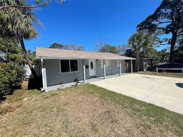 645 38th Ave S, Saint Petersburg, FL 33705 - ranch-style home with stucco siding, concrete driveway, and a front yard