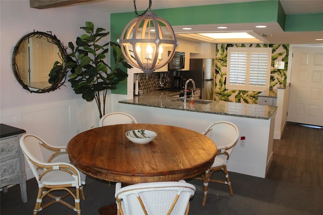 dining room with visible vents, a wainscoted wall, recessed lighting, dark wood-style floors, and a decorative wall