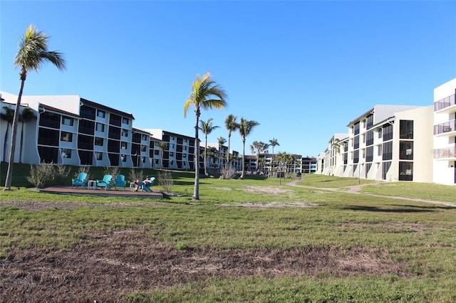 view of property's community featuring a lawn