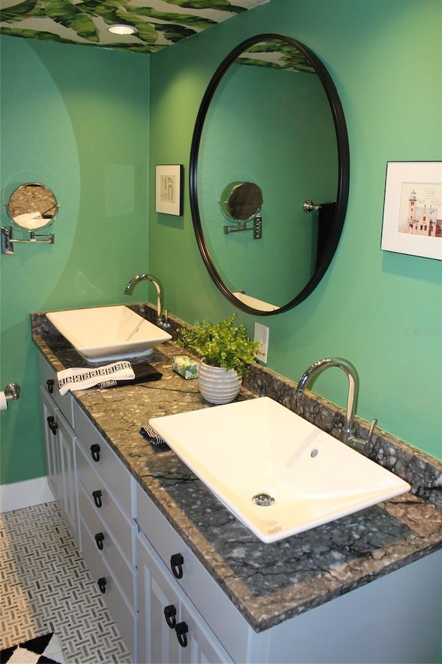 979 E Gulf Dr Unit D402, Sanibel, FL 33957 - bathroom featuring baseboards and vanity
