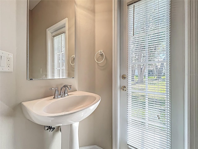 bathroom featuring a sink