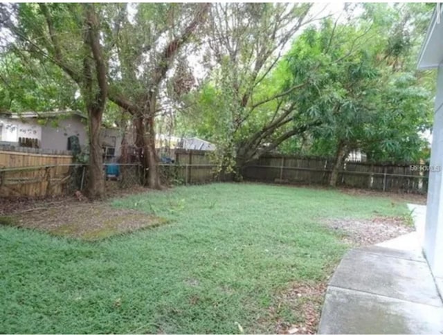 view of yard featuring a fenced backyard