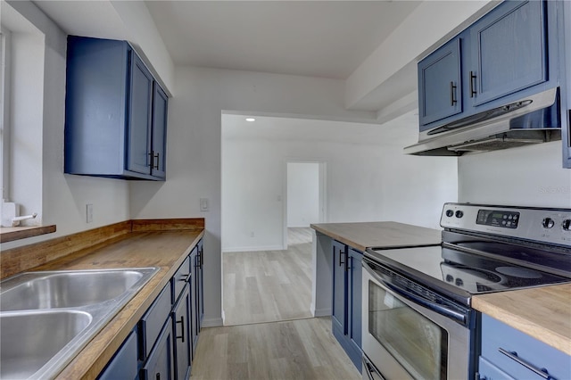 kitchen with under cabinet range hood, light wood-style flooring, stainless steel range with electric stovetop, blue cabinets, and a sink