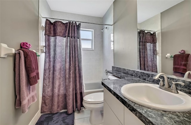 3943 W Fieldwood Ct, Lecanto, FL 34461 - bathroom featuring toilet, tile patterned flooring, vanity, and shower / tub combo with curtain