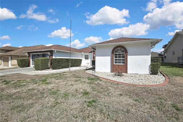 3943 W Fieldwood Ct, Lecanto, FL 34461 - view of front facade featuring central AC, stucco siding, an attached garage, and a front lawn