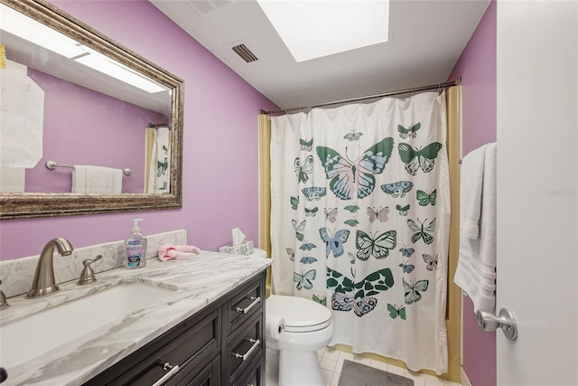 full bath with tile patterned floors, visible vents, toilet, a shower with shower curtain, and vanity