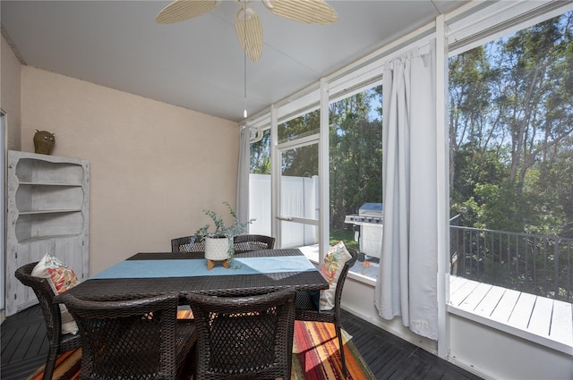 sunroom with a ceiling fan