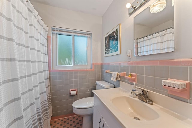 bathroom with curtained shower, a wainscoted wall, toilet, vanity, and tile walls