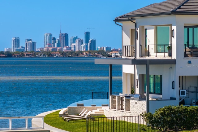 water view featuring a city view