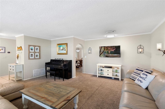 living room featuring visible vents, arched walkways, carpet, and crown molding