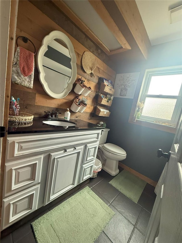 bathroom featuring vanity, toilet, and baseboards