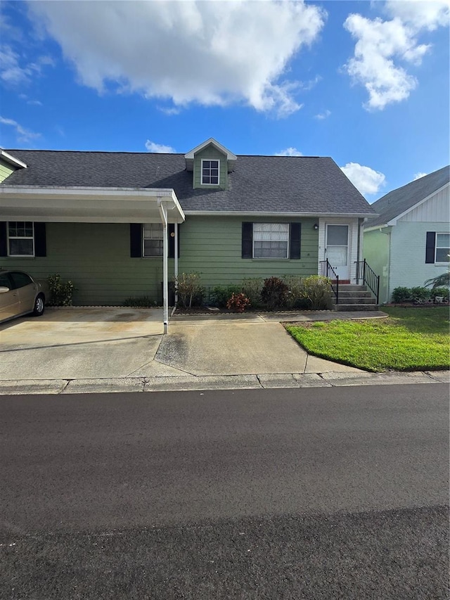 view of front of home featuring a front yard and a shingled roof