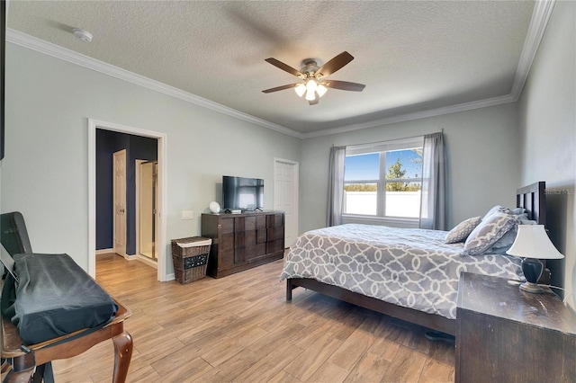 bedroom with ornamental molding, a textured ceiling, light wood-style floors, baseboards, and ceiling fan