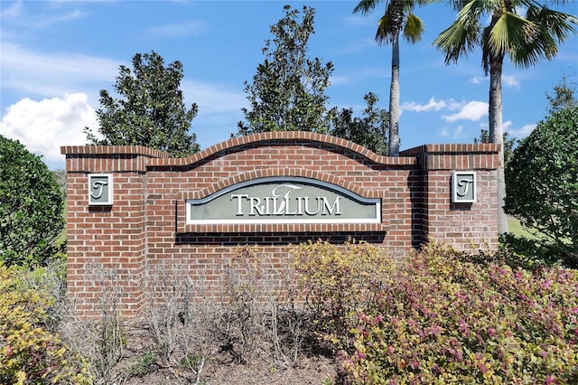 view of community / neighborhood sign