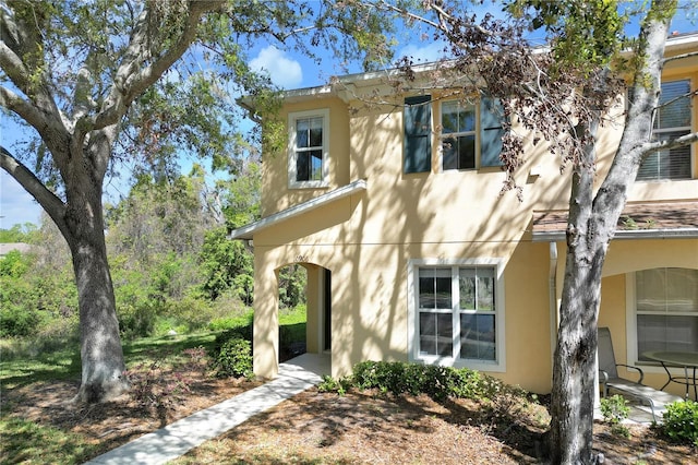 view of front facade with stucco siding