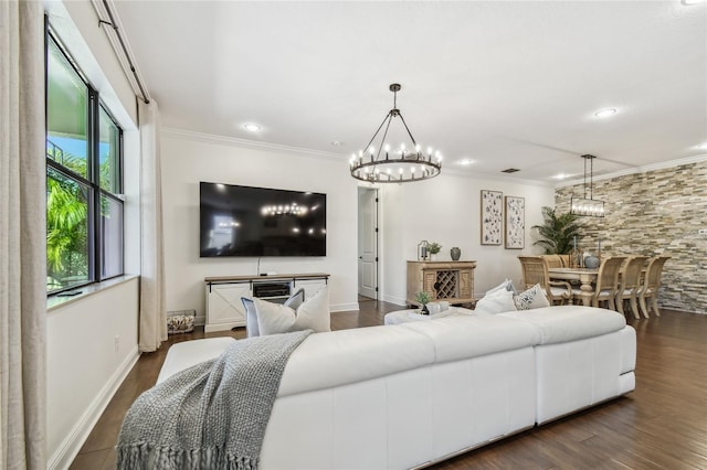 living room with recessed lighting, baseboards, dark wood-type flooring, and crown molding