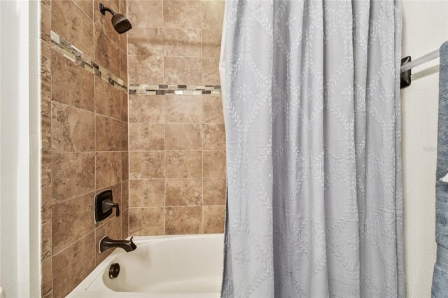 8307 Bluevine Sky Dr, Land O Lakes, FL 34637 - bathroom with shower / tub combo