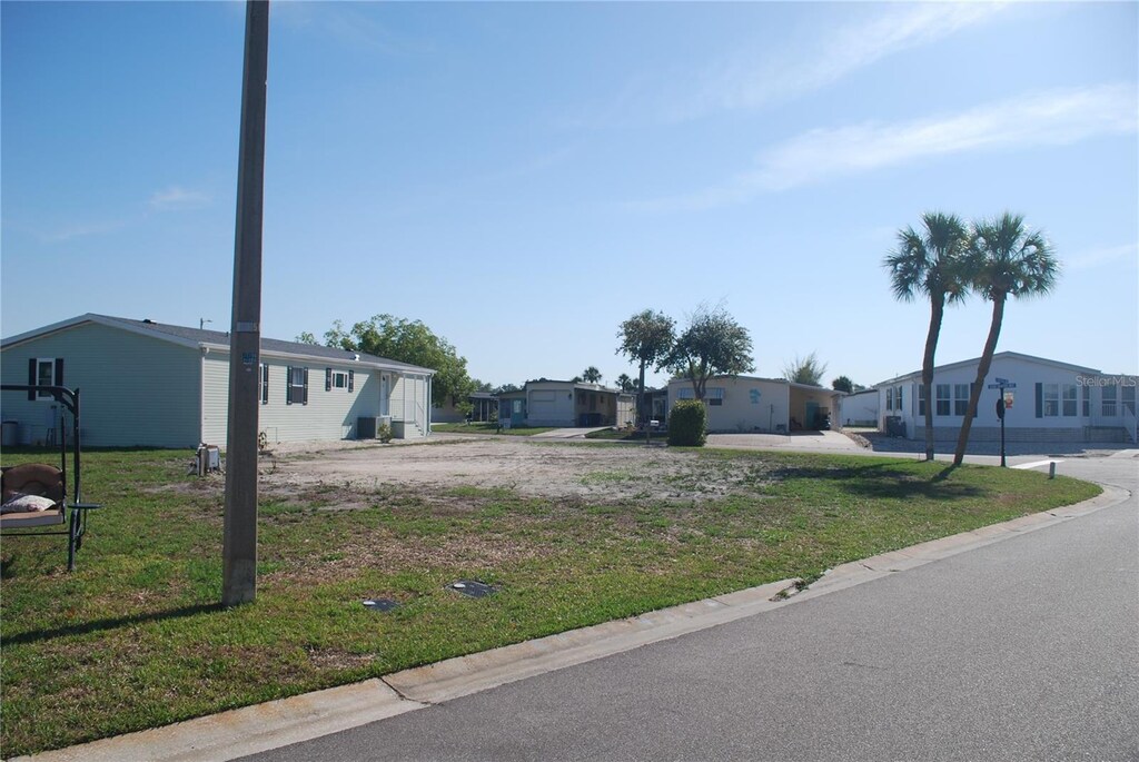 102 Saint Martins Way, Apollo Beach, FL 33572 - photo 2