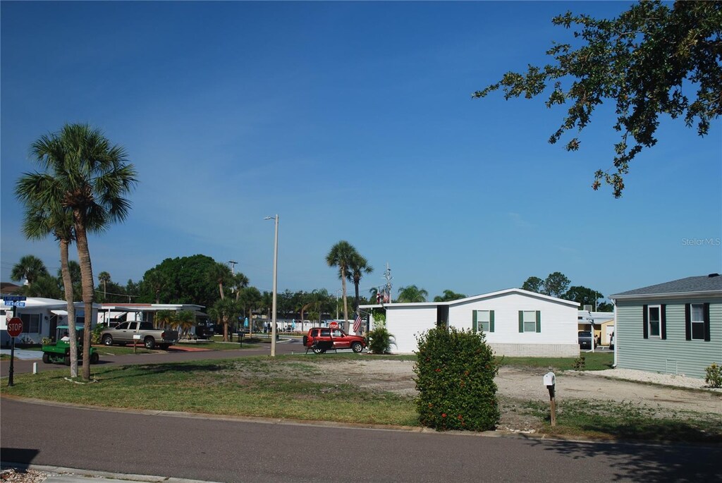 102 Saint Martins Way, Apollo Beach, FL 33572 - photo 3