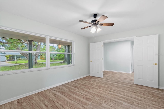 unfurnished room featuring light wood-style flooring, baseboards, and ceiling fan