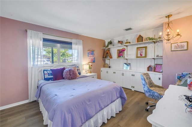 bedroom with baseboards, visible vents, a chandelier, and light wood-type flooring