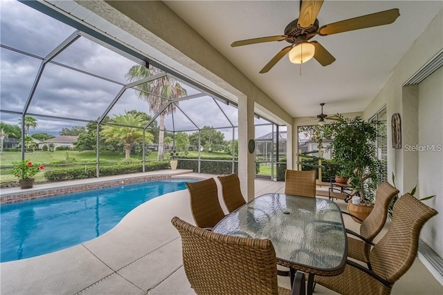 outdoor pool with a patio, outdoor dining area, a lanai, and ceiling fan