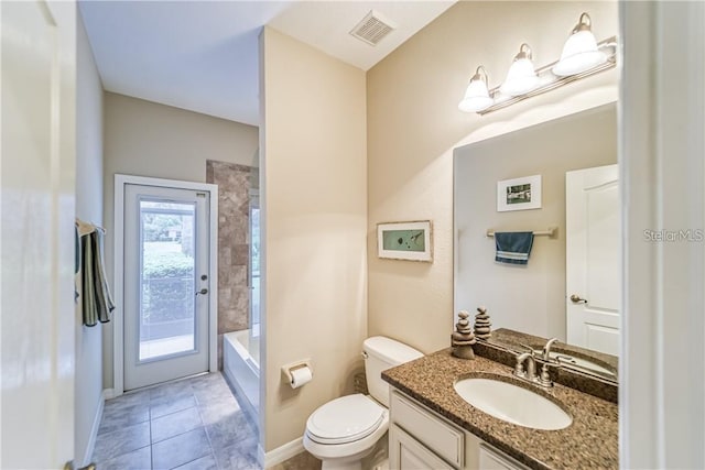 full bath featuring visible vents, toilet, vanity, and baseboards