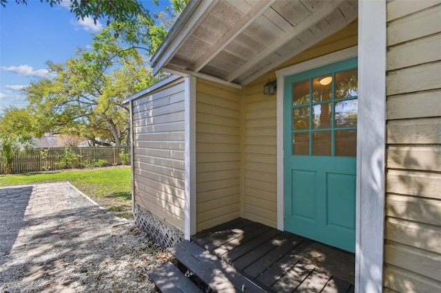 entrance to property with fence