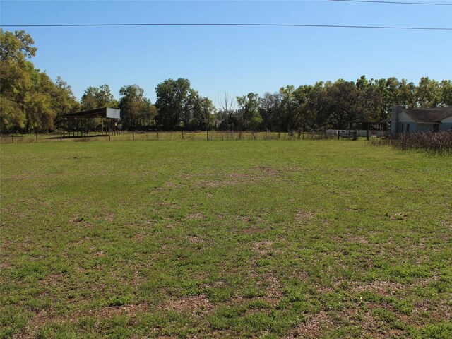 view of yard featuring a rural view