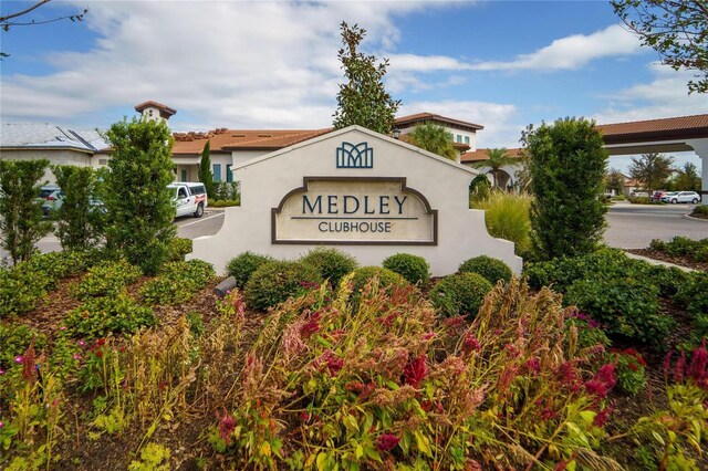 view of community / neighborhood sign