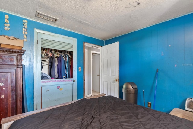 unfurnished bedroom featuring a closet, visible vents, and a textured ceiling